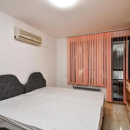Cozy 2 Bedroom In *