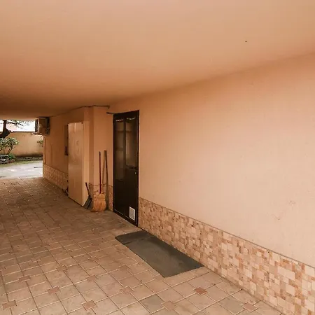 Cozy 2 Bedroom In Lägenhet