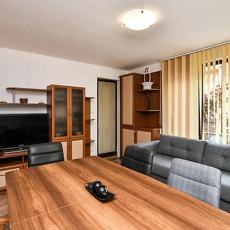 Lägenhet Cozy 2 Bedroom In