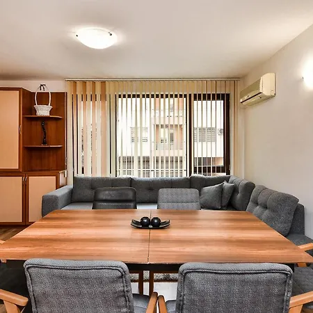 Cozy 2 Bedroom In