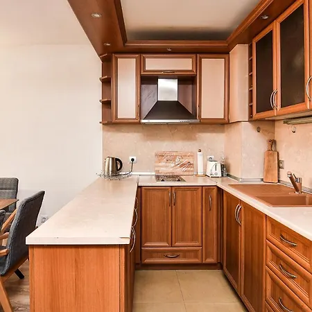 Cozy 2 Bedroom In Varna